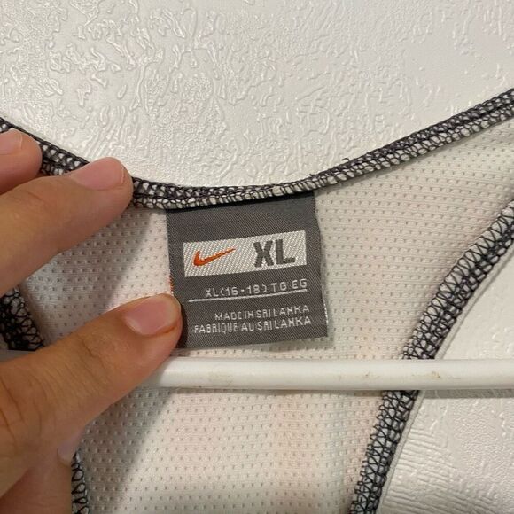 Nike Dri-Fit Black Racerback Tank Top Women’s XL Activewear Gym Yoga - Picture 3 of 7